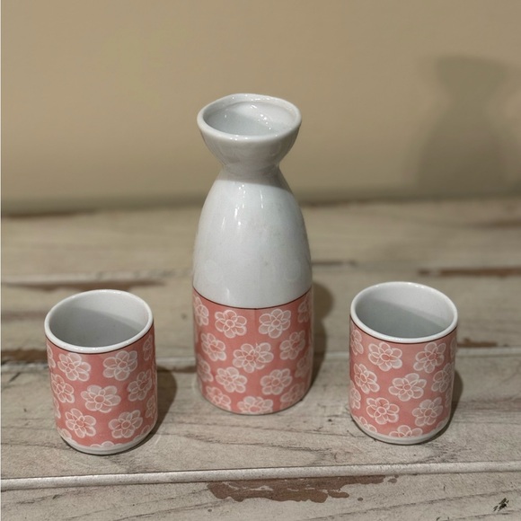 3 Piece Sake Set Pink Floral Pottery House Made In Japan - Picture 2 of 5